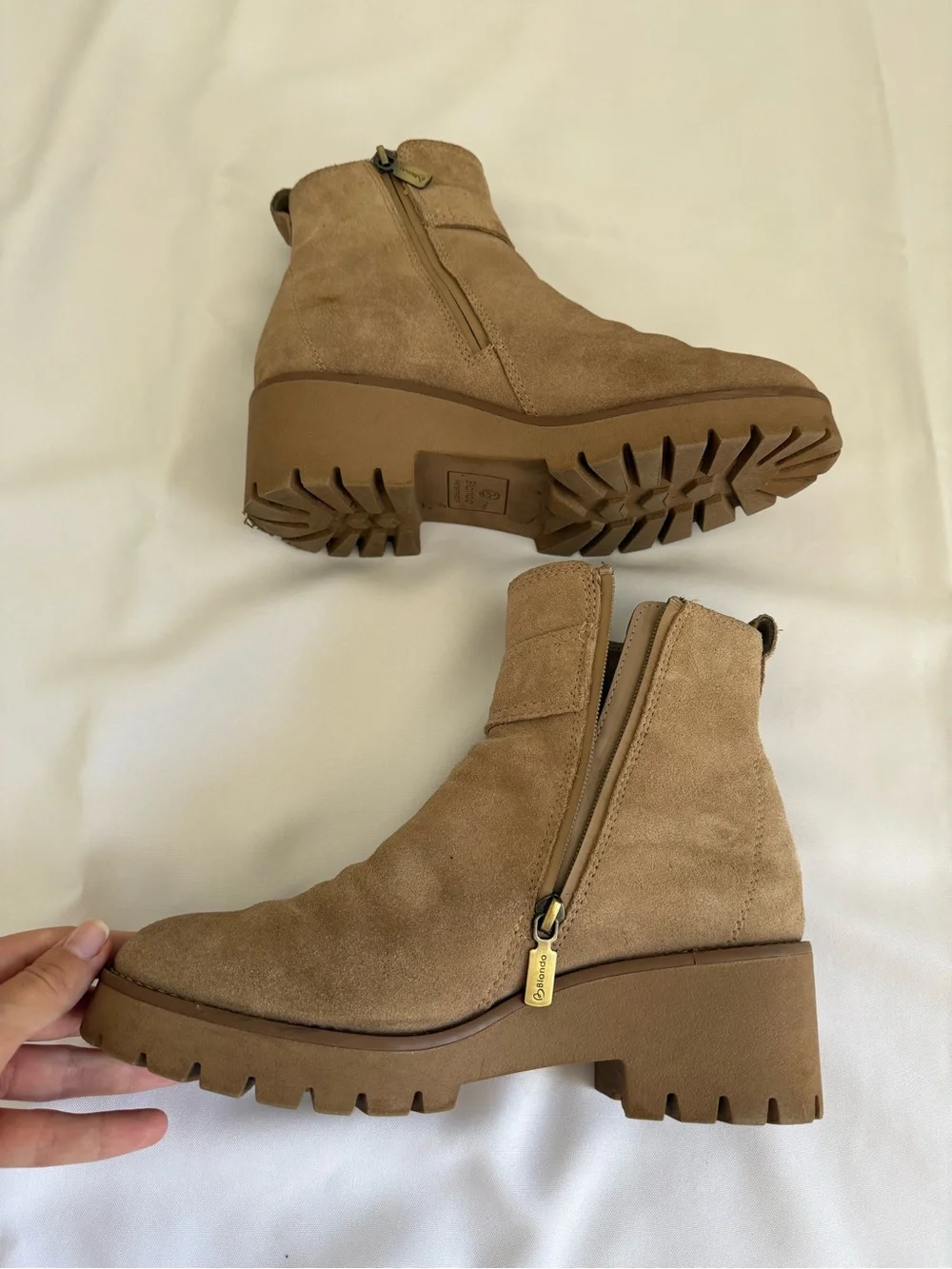 BLONDO Dahlia Waterproof Size 8M Chelsea Boot Chunky Heel